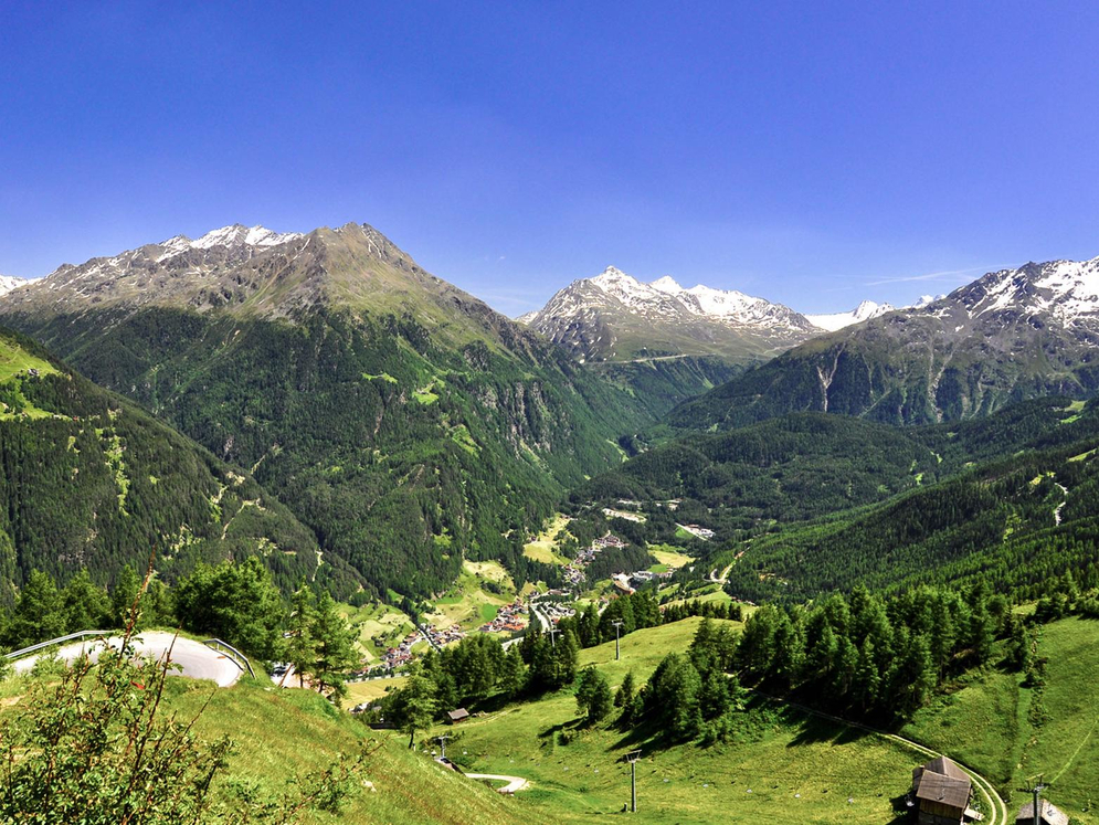 Luftaufnahme von Sölden im Sommer